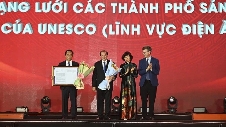 Nghi thức trao Danh hiệu "Thành phố sáng tạo điện ảnh" cho Thành phố Hồ Chí Minh.