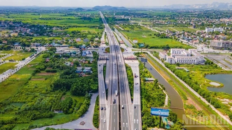 Phương án tổ chức giao thông này nhằm mục đích phục vụ thi công giai đoạn 3 dự án đầu tư xây dựng nút giao Phú Thứ và tuyến đường kết nối tại xã Tiên Hiệp, thành phố Phủ Lý (cũ).