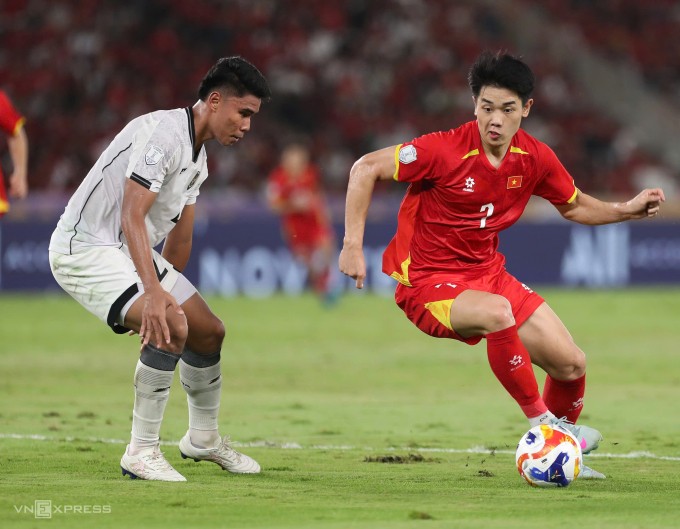 Nguyễn Đình Bắc (áo đỏ) thi đấu trong trận Việt Nam thắng Indonesia 1-0 ở chung kết U23 Đông Nam Á 2025, trên sân Gelora Bung Karno, Indonesia, ngày 29/7/2025. Nguyễn Đình Bắc (áo đỏ) thi đấu trong trận Việt Nam thắng Indonesia 1-0 ở chung kết U23 Đông Nam Á 2025, trên sân Gelora Bung Karno, Indonesia, ngày 29/7/2025.