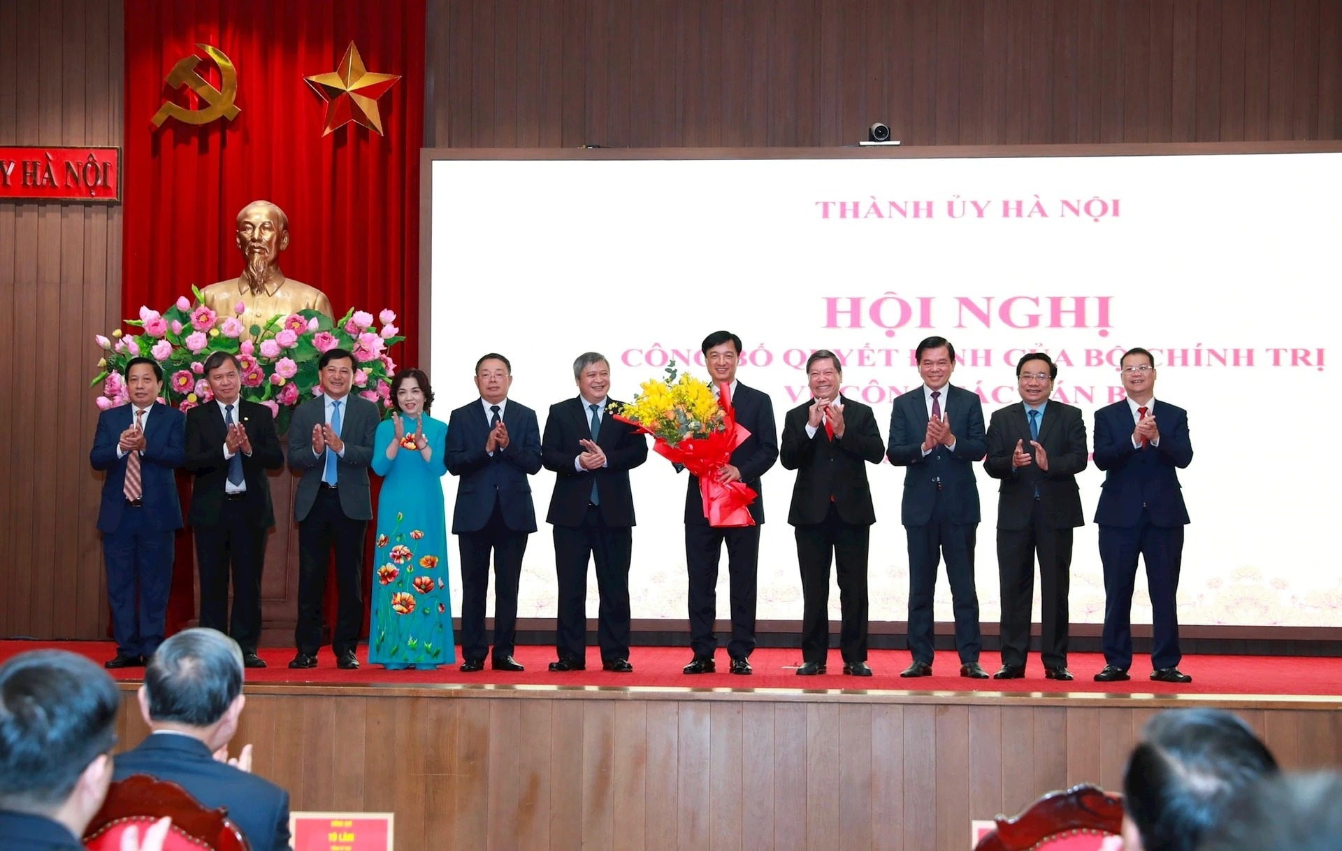 Lãnh đạo Ủy ban Kiểm tra Trung ương chúc mừng đồng chí Nguyễn Duy Ngọc.