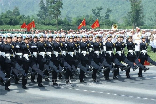 Khối sĩ quan Hải quân nhân dân tại buổi hợp luyện.