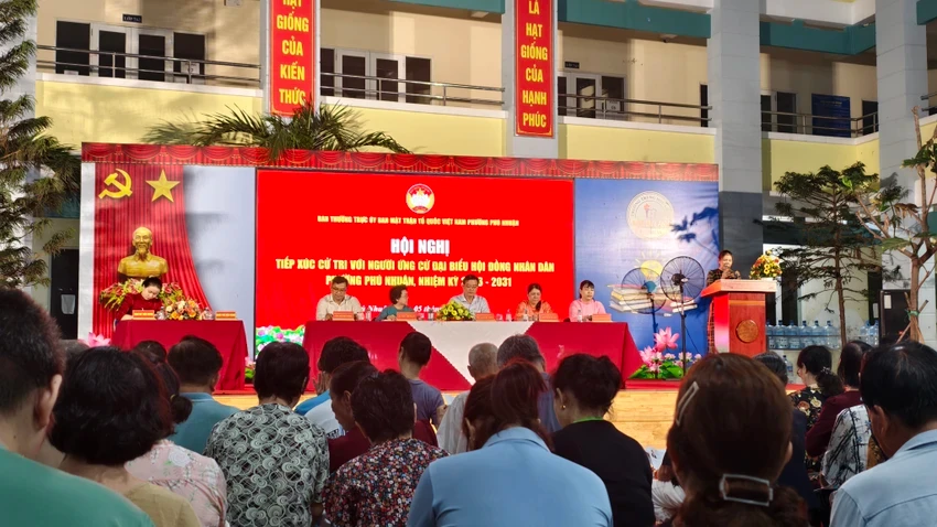 Hội nghị tiếp xúc cử tri với người ứng cử HĐND phường Phú Nhuận nhiệm kỳ 2026-2031. Ảnh: THY NHUNG