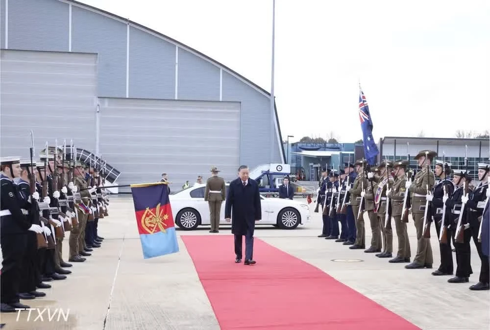 Lễ tiễn Tổng Bí thư, Chủ tịch nước Tô Lâm tại sân bay quốc tế Canberra. (Ảnh: TTXVN)