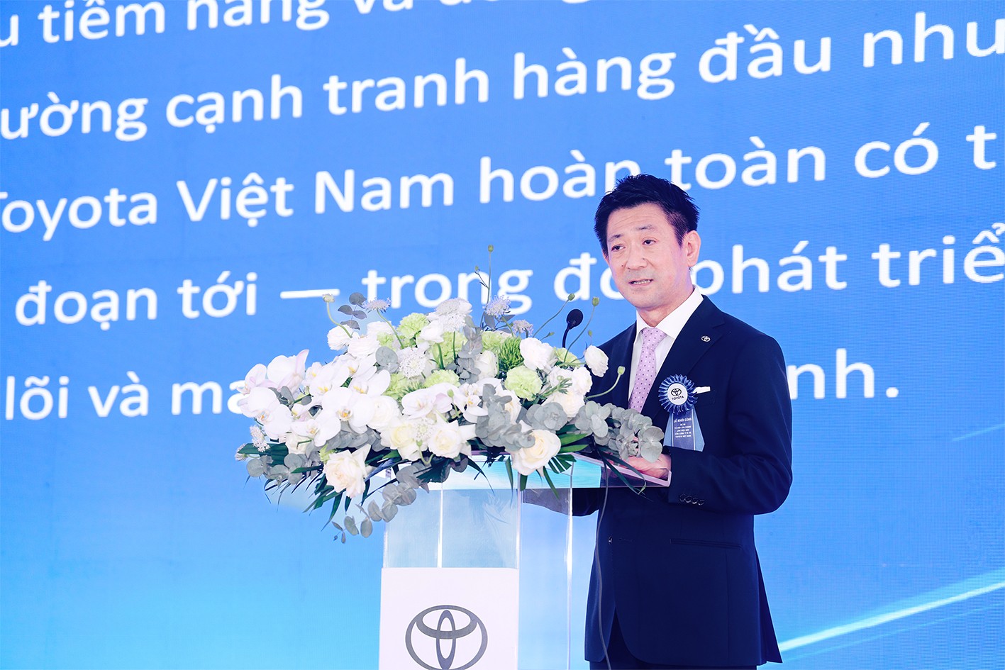 Ông Tiền Quốc Hào, Phó Tổng Giám đốc khu vực châu Á của Tập đoàn Toyota kiêm Chủ tịch của Toyota Việt Nam (ảnh trên) và ông Hirata Osamu, Tổng Giám đốc Toyota Việt Nam (ảnh dưới).