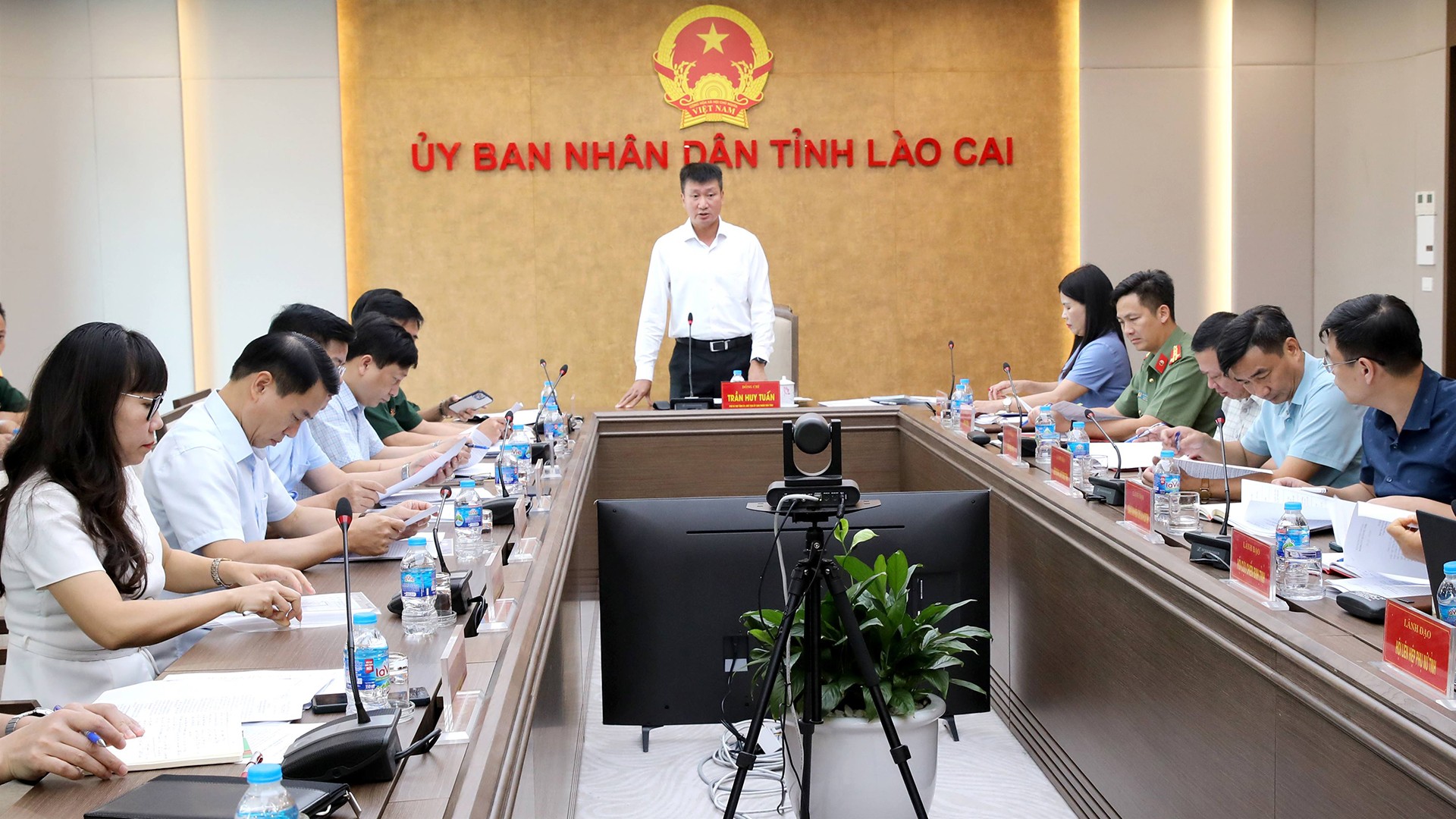 Đồng chí Trần Huy Tuấn - Phó Bí thư Tỉnh ủy, Chủ tịch UBND tỉnh, Chủ tịch Hội đồng nghĩa vụ quân sự tỉnh phát biểu kết luận Hội nghị. 17-9-chutich2.jpg