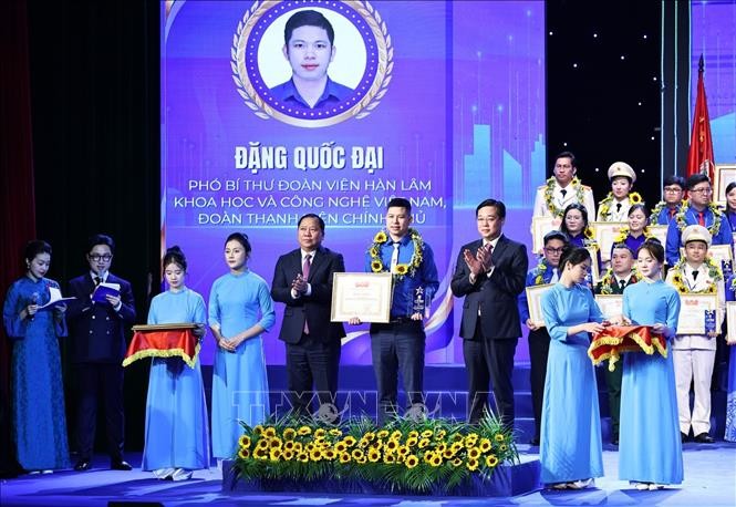 Trao Giải thưởng Lý Tự Trọng năm 2026 cho các cá nhân.