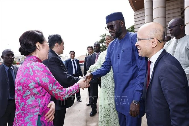 Chủ tịch Quốc hội Trần Thanh Mẫn và Phu nhân tham quan Bảo tàng Văn minh châu Phi.