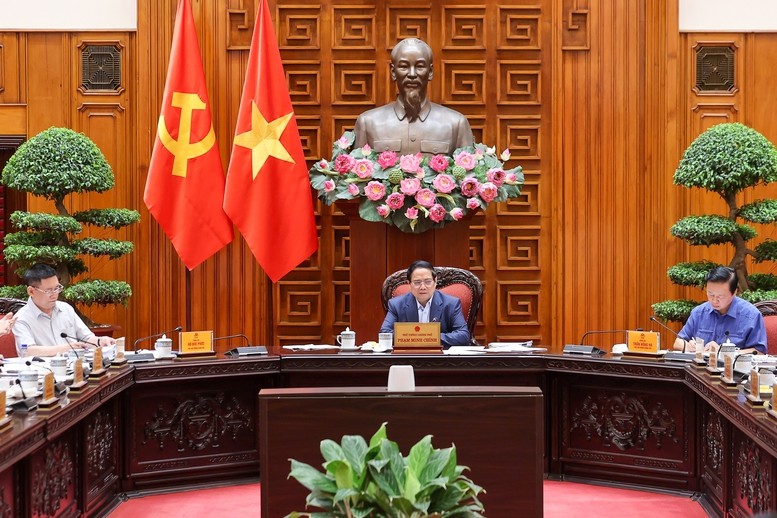 Thủ tướng yêu cầu Bộ Tài chính, Văn phòng Chính phủ tiếp thu các ý kiến tại cuộc họp, các bộ, cơ quan tiếp tục góp ý để hoàn thiện báo cáo và dự thảo Nghị quyết phiên họp Chính phủ thường kỳ tháng 7/2025 .