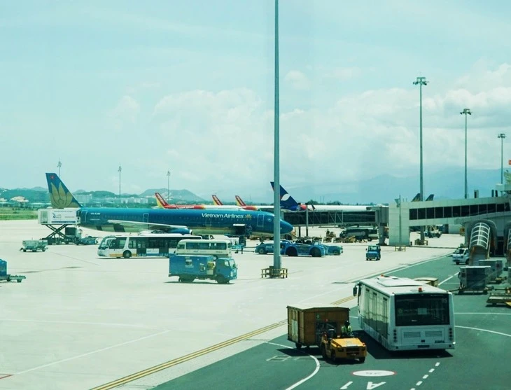 Hoạt động bay tại sân bay quốc tế Cam Ranh.