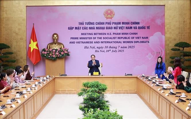 Buổi gặp của Thủ tướng Phạm Minh Chính với các nhà ngoại giao nữ Việt Nam và quốc tế nhân dịp kỷ niệm Ngày Quốc tế Phụ nữ ngành Ngoại giao. Buổi gặp của Thủ tướng Phạm Minh Chính với các nhà ngoại giao nữ Việt Nam và quốc tế nhân dịp kỷ niệm Ngày Quốc tế Phụ nữ ngành Ngoại giao.