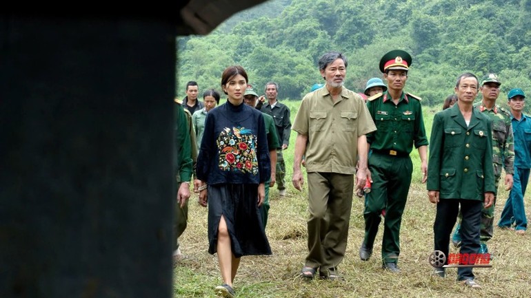 Cảnh trong phim "Nơi ta không thuộc về". Cảnh trong phim "Nơi ta không thuộc về".