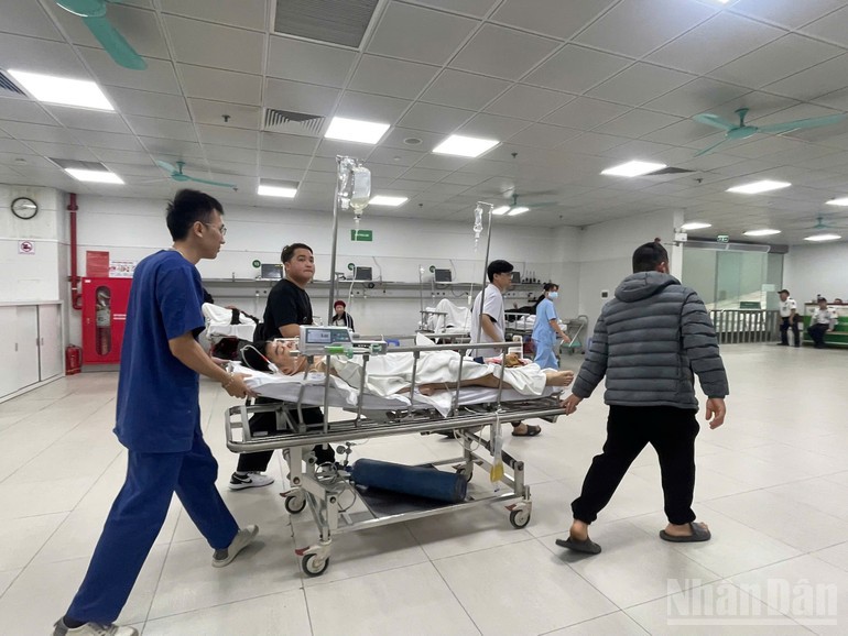 Trường hợp tai nạn giao thông nặng được đưa đi mổ cấp cứu.