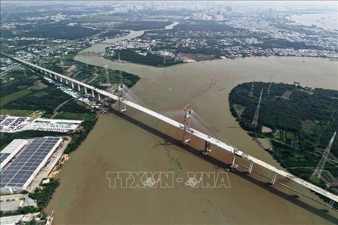 Cầu Bình Khánh bắc qua sông Soài Rạp (Thành phố Hồ Chí Minh) trên cao tốc Bến Lức - Long Thành được hợp long vào ngày 28/6/2025 vừa qua.