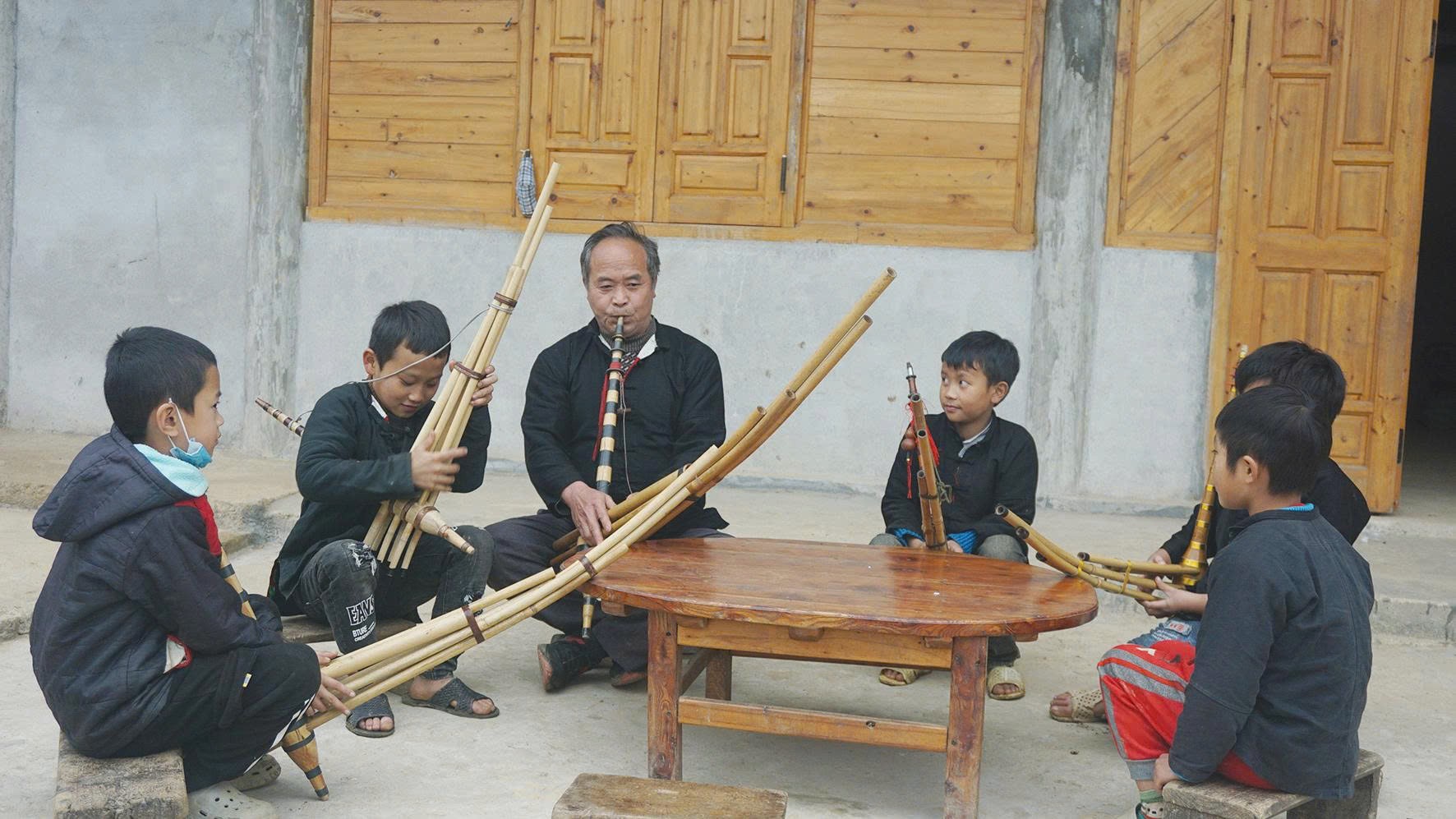 Hàng chục đội văn nghệ truyền thống được hỗ trợ hoạt động từ nguồn lực Chương trình MTQG 1719 13-7-bao-t0n3.jpg