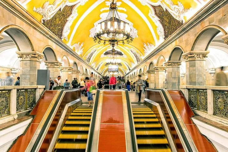 Hệ thống tàu điện ngầm ở Matxcơva được ví như những cung điện dưới lòng đất, với kiến trúc kiệt tác độc đáo.