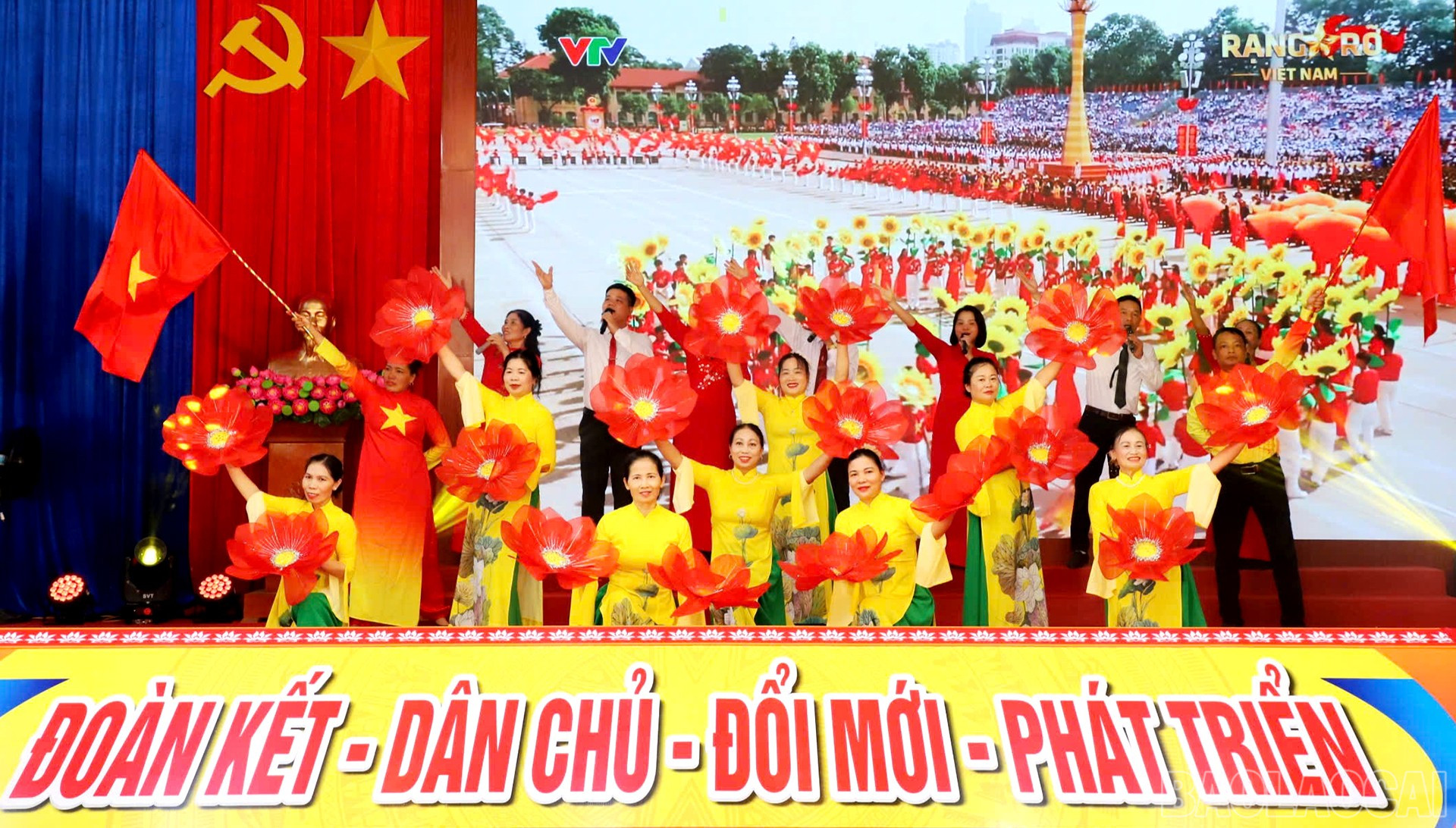 Tiết mục văn nghệ chào mừng đại hội. baolaocai-br_15-9-p-trungtam5.jpg