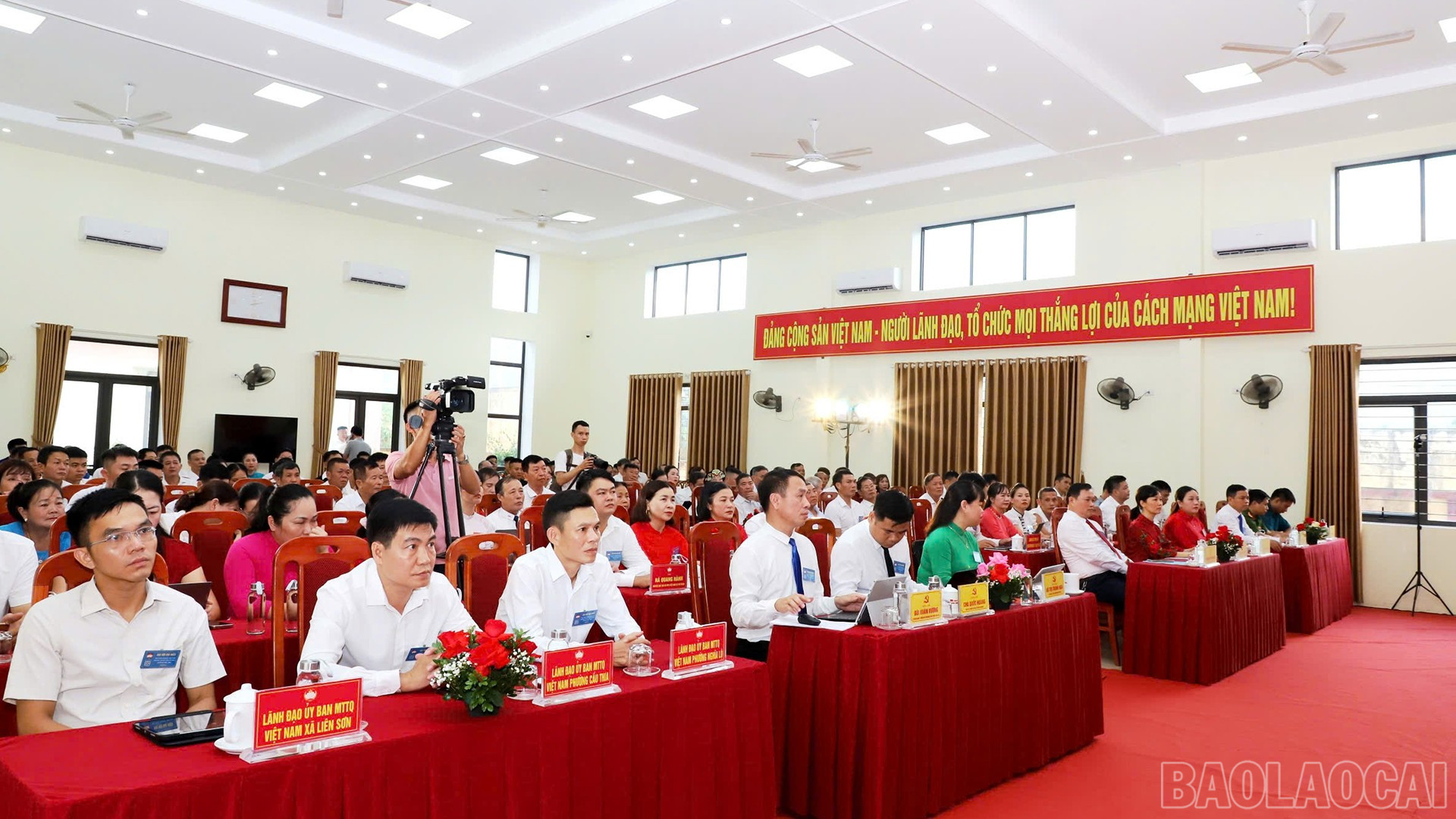 Quang cảnh đại hội. baolaocai-br_15-9-p-trungtam1.jpg