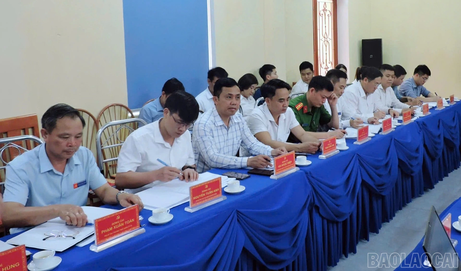 Lãnh đạo Đảng ủy xã Hưng Khánh dự buổi làm việc.