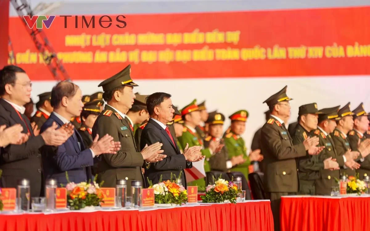 Các đại biểu dự buổi lễ.