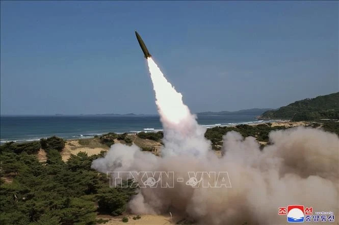 Một vụ phóng tên lửa đạn đạo của Triều Tiên. Ảnh tư liệu: KCNA/TTXVN