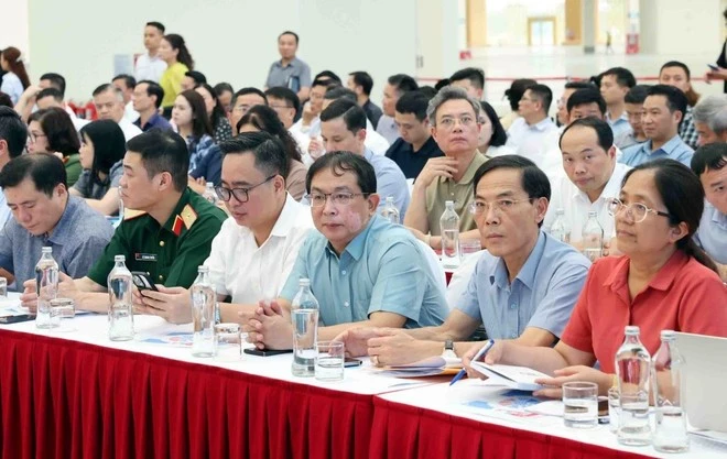 Các đại biểu tham dự cuộc họp.