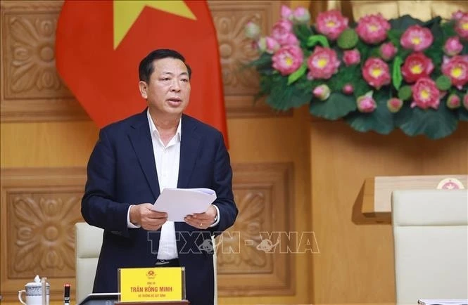 Bộ trưởng Bộ Xây dựng Trần Hồng Minh báo cáo tiến độ triển khai các công trình, dự án quan trọng quốc gia, trọng điểm ngành giao thông vận tải.