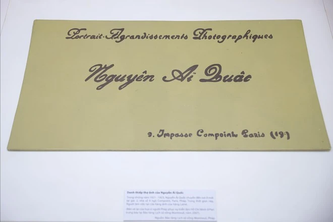 Danh thiếp thợ ảnh của Nguyễn Ái Quốc. Nguồn: Bảo tàng Lịch sử sống Montreuil, Pháp