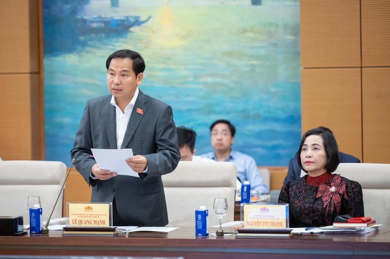 Tổng Thư ký Quốc hội, Chủ nhiệm Văn phòng Quốc hội Lê Quang Mạnh phát biểu tại phiên họp. (Ảnh: DUY LINH)