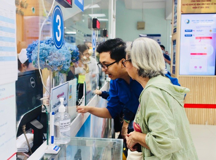 Người dân TP. Hồ Chí Minh đi khám bệnh.