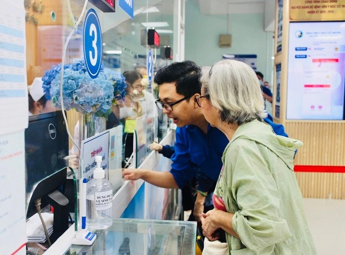Người dân TP. Hồ Chí Minh đi khám bệnh.