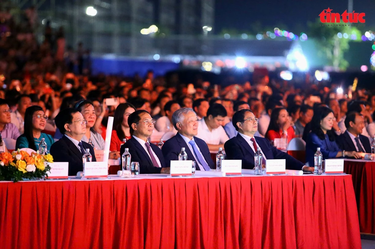 Các đại biểu tham dự chương trình.