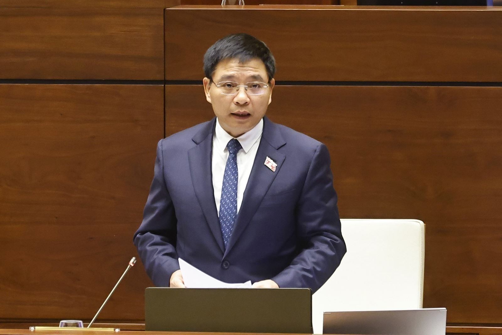 Bộ trưởng Bộ Tài chính Nguyễn Văn Thắng giải trình, làm rõ một số vấn đề đại biểu Quốc hội nêu.