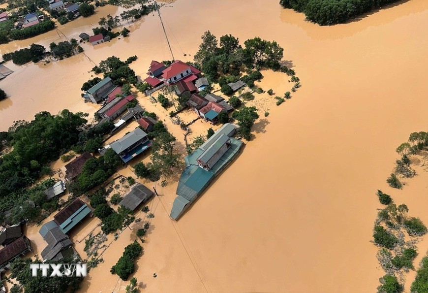 Khẩn trương chi trả bảo hiểm cho người dân, doanh nghiệp bị thiệt hại do mưa lũ.