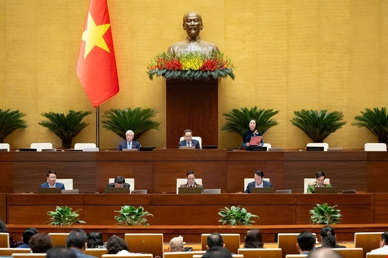 Phó Chủ tịch Quốc hội Nguyễn Thị Thanh điều hành phiên thảo luận tại hội trường về dự án Luật Phòng, chống ma túy (sửa đổi).