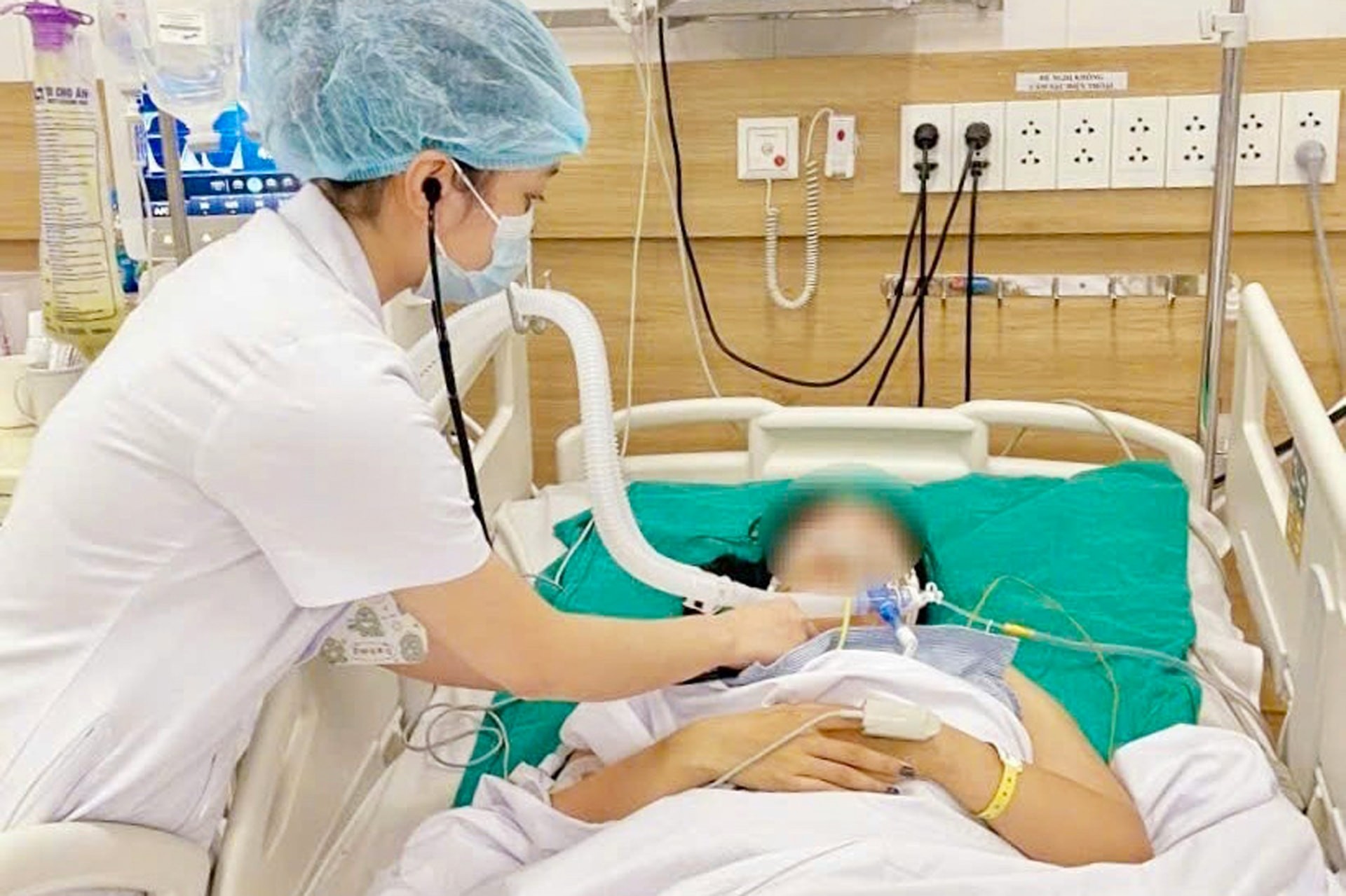 Các bác sĩ khuyến cáo người dân cần nâng cao kiến thức về an toàn khi thực hiện các thủ thuật thẩm mỹ.