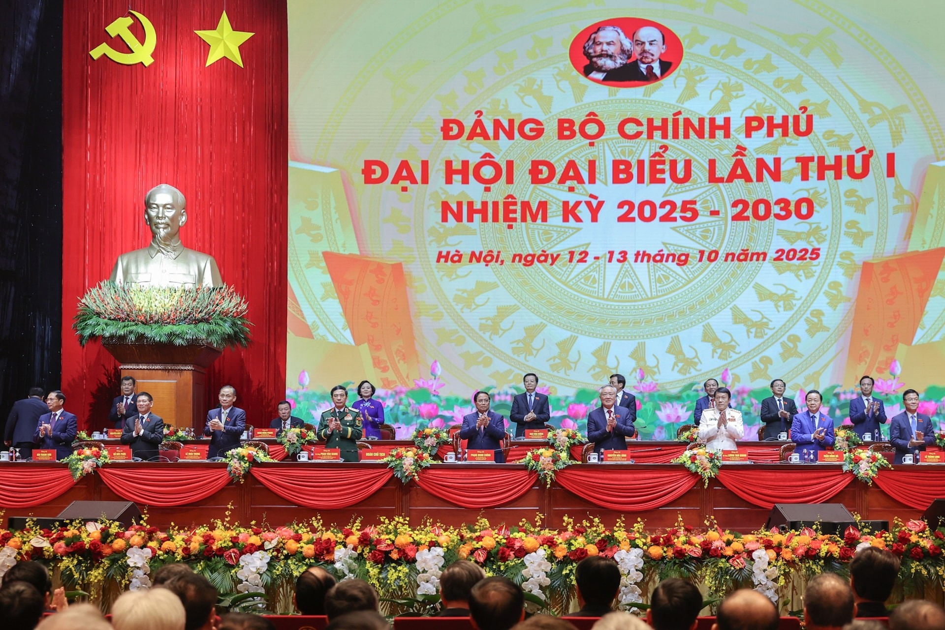 Đoàn Chủ tịch Đại hội đại biểu Đảng bộ Chính phủ lần thứ I, nhiệm kỳ 2025 - 2030. Đoàn Chủ tịch Đại hội đại biểu Đảng bộ Chính phủ lần thứ I, nhiệm kỳ 2025 - 2030.