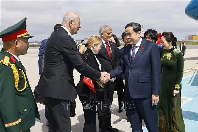 Chủ tịch Quốc hội Trần Thanh Mẫn và Phu nhân cùng đoàn đại biểu cấp cao Việt Nam đến thành phố Istanbul.