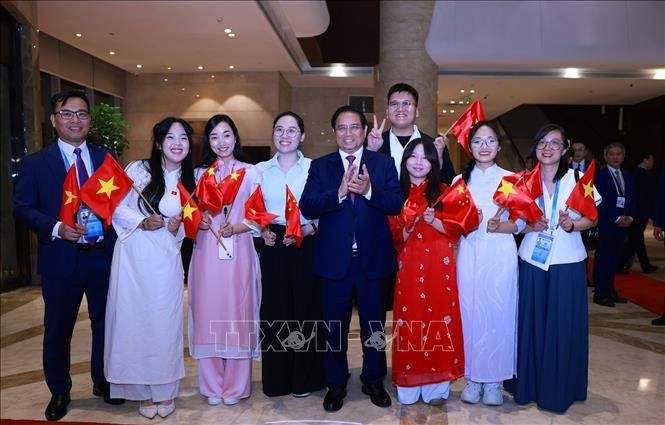 Cộng đồng người Việt Nam tại Thiên Tân đón Thủ tướng Phạm Minh Chính sang tham dự Hội nghị Thượng đỉnh Tổ chức Hợp tác Thượng Hải (SCO) 2025. Cộng đồng người Việt Nam tại Thiên Tân đón Thủ tướng Phạm Minh Chính sang tham dự Hội nghị Thượng đỉnh Tổ chức Hợp tác Thượng Hải (SCO) 2025.