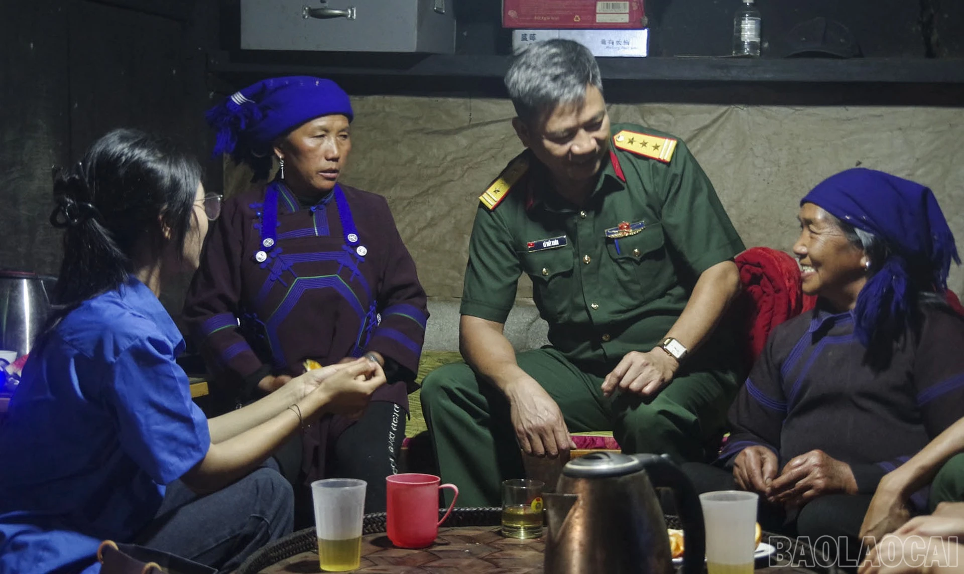 Tìm hiểu, bản sắc văn hóa dân tộc tại các hộ gia đình.