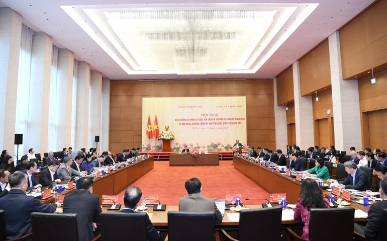 Quang cảnh hội nghị Ban Thường vụ Đảng ủy Quốc hội với Ban Thường vụ Đảng ủy Chính phủ về nội dung, chương trình Kỳ họp thứ nhất, Quốc hội khóa XVI.