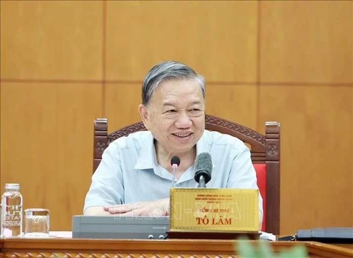 Tổng Bí thư Tô Lâm nêu rõ Bộ Chính trị yêu cầu các địa phương phải bố trí, sắp xếp đủ cán bộ chuyên môn trước ngày 15/10/2025.