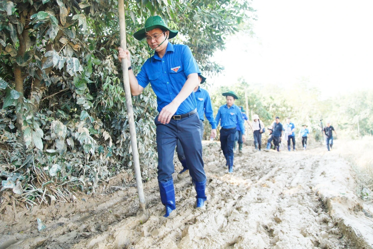 Đoàn công tác của Ban Bí thư T.Ư Đoàn do anh Bùi Quang Huy, Bí thư Thứ nhất T.Ư Đoàn dẫn đầu tới thăm, tặng quà học sinh, đoàn viên, thanh niên và người dân chịu ảnh hưởng nặng nề bởi bão số 11 tại tỉnh Bắc Ninh vào tháng 10/2025