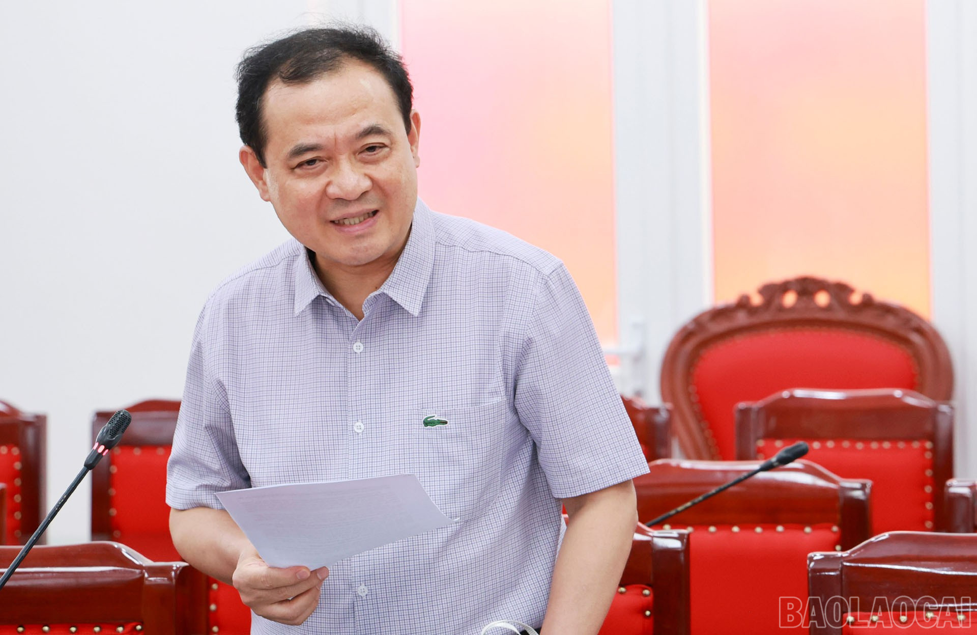 Lãnh đạo Sở Xây dựng tham gia ý kiến tại buổi làm việc. baolaocai-br_30-7-thac-ba2.jpg