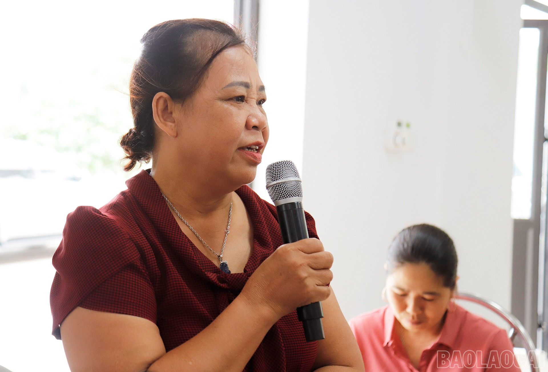 Người dân phát biểu ý kiến trực tiếp tại Lễ ra mắt mô hình. baolaocai-br_30-7-vanphu3.jpg