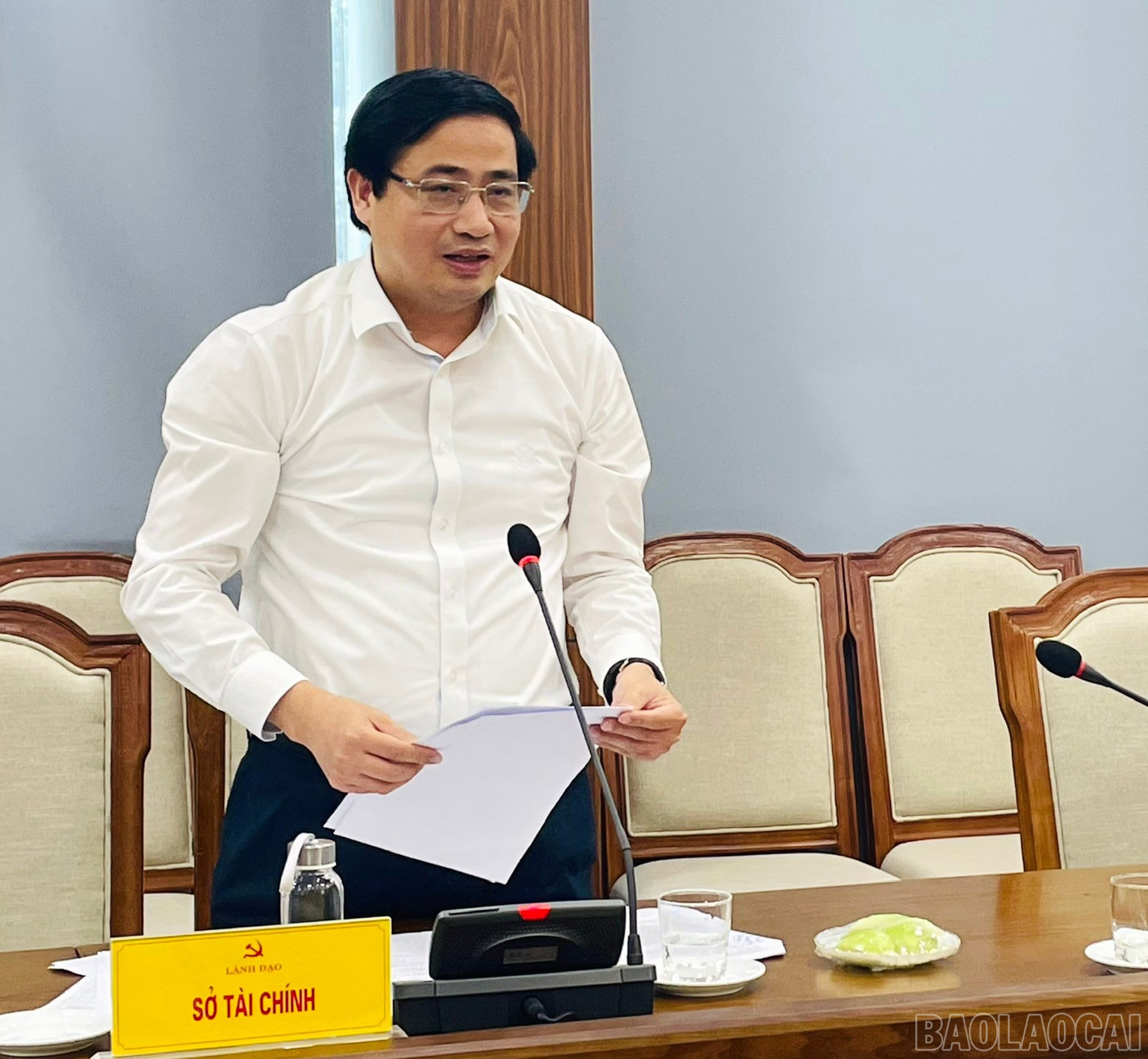 Lãnh đạo Sở Tài chính tham gia góp ý vào văn kiện Đại hội Đảng bộ các xã. baolaocai-br_30-7-so-taichinh.jpg