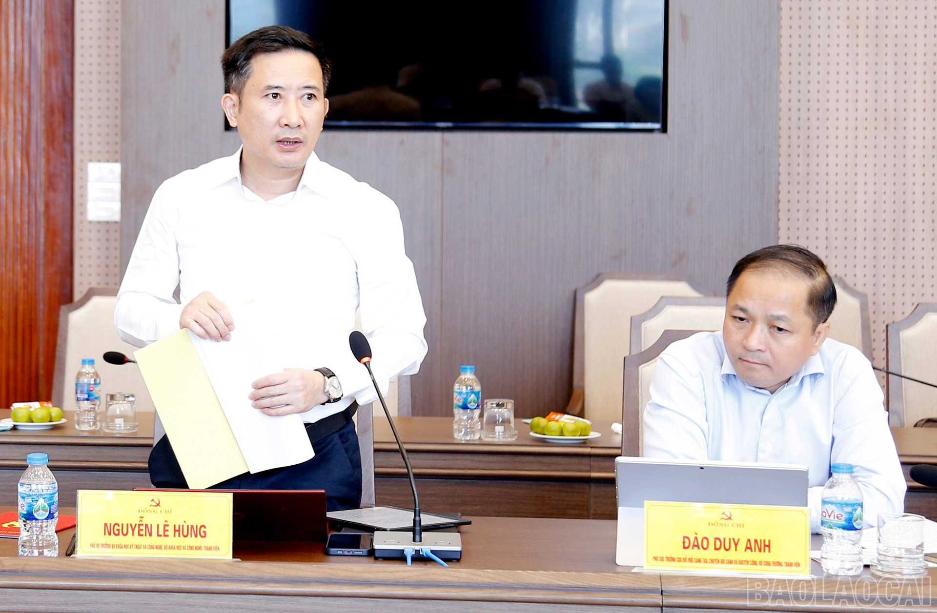 Lãnh đạo Vụ Khoa học kỹ thuật và công nghệ, Bộ Khoa học và Công nghệ phát biểu tại buổi làm việc. baolaocai-br_30-7-lanhdao2.jpg