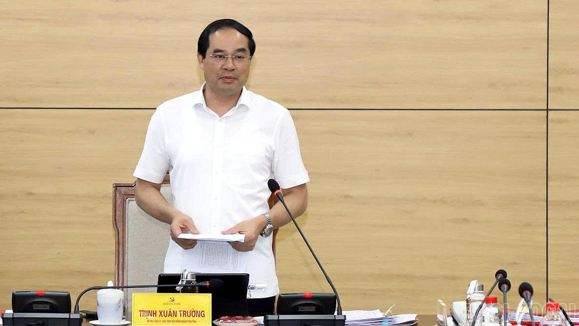 Đồng chí Bí thư Tỉnh ủy, Chủ tịch HĐND tỉnh Trịnh Xuân Trường phát biểu kết luận Hội nghị. baolaocai-br_30-7-ongtruong.jpg