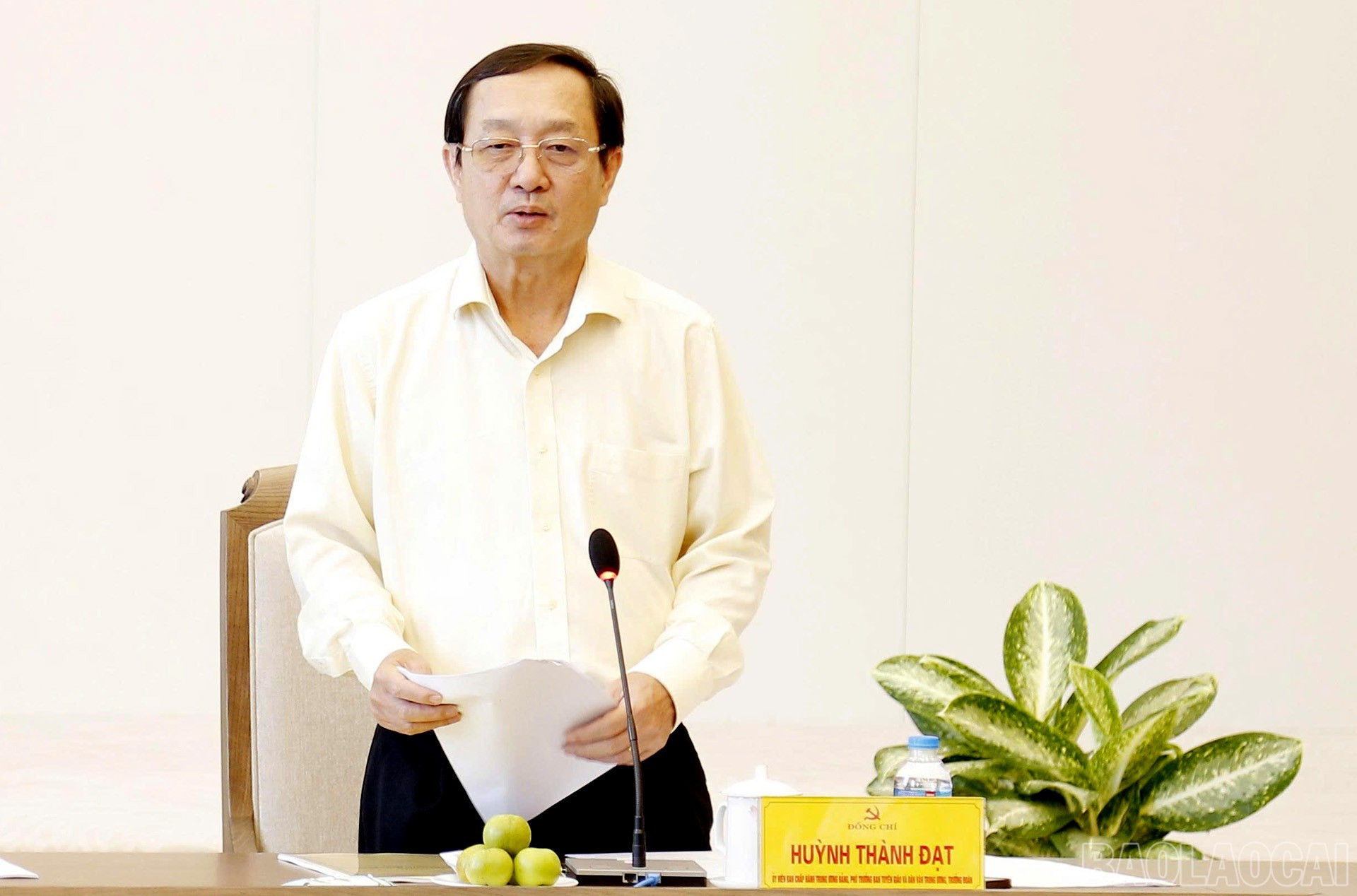 Đồng chí Phó Trưởng Ban Tuyên giáo và Dân vận Trung ương Huỳnh Thành Đạt đánh giá cao những kết quả mà tỉnh Lào Cai đạt được tại buổi làm việc. baolaocai-br_30-7-ong-dat233.jpg