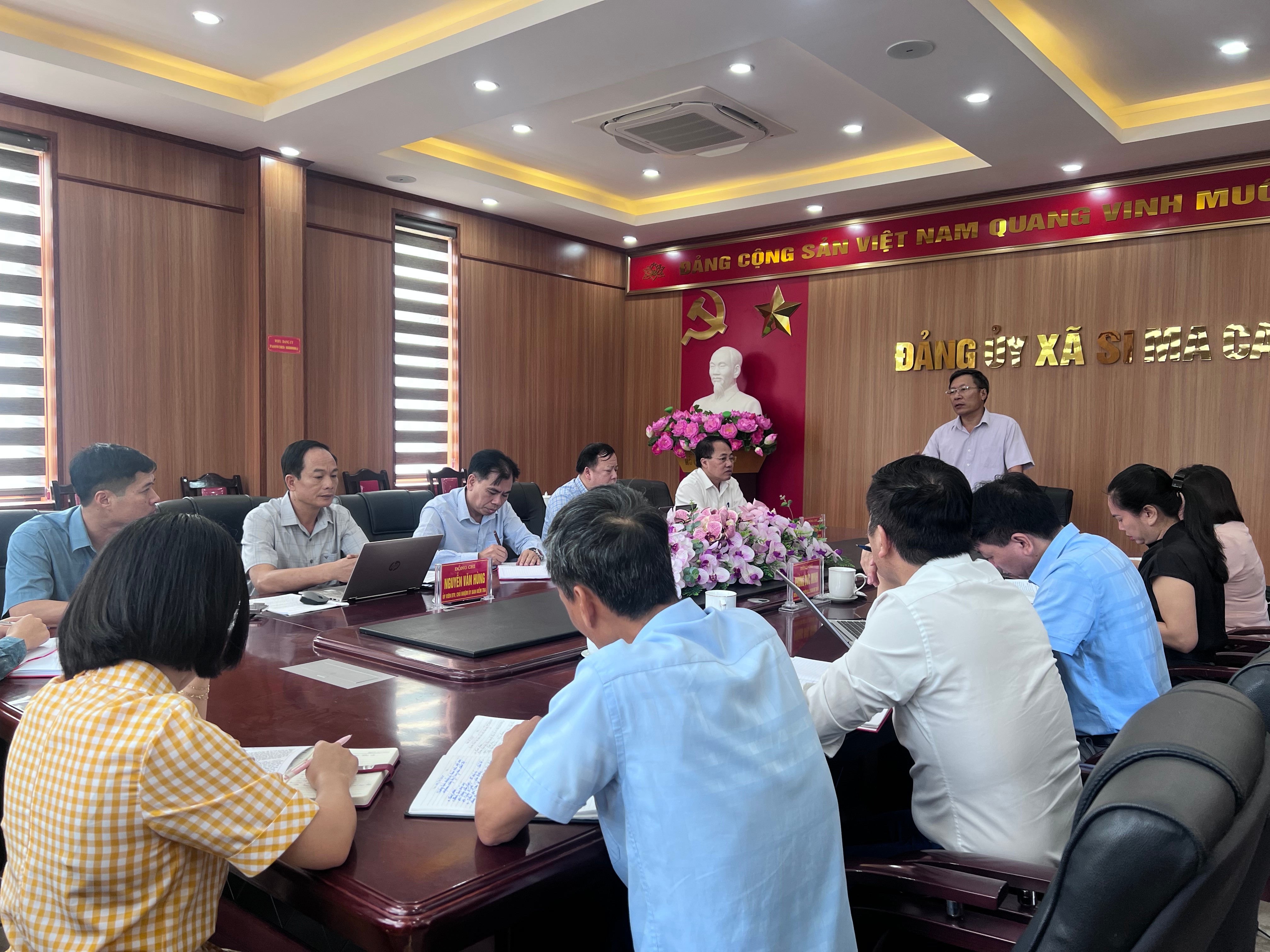 Các đại biểu phát biểu tại buổi làm việc. img-8050.jpg