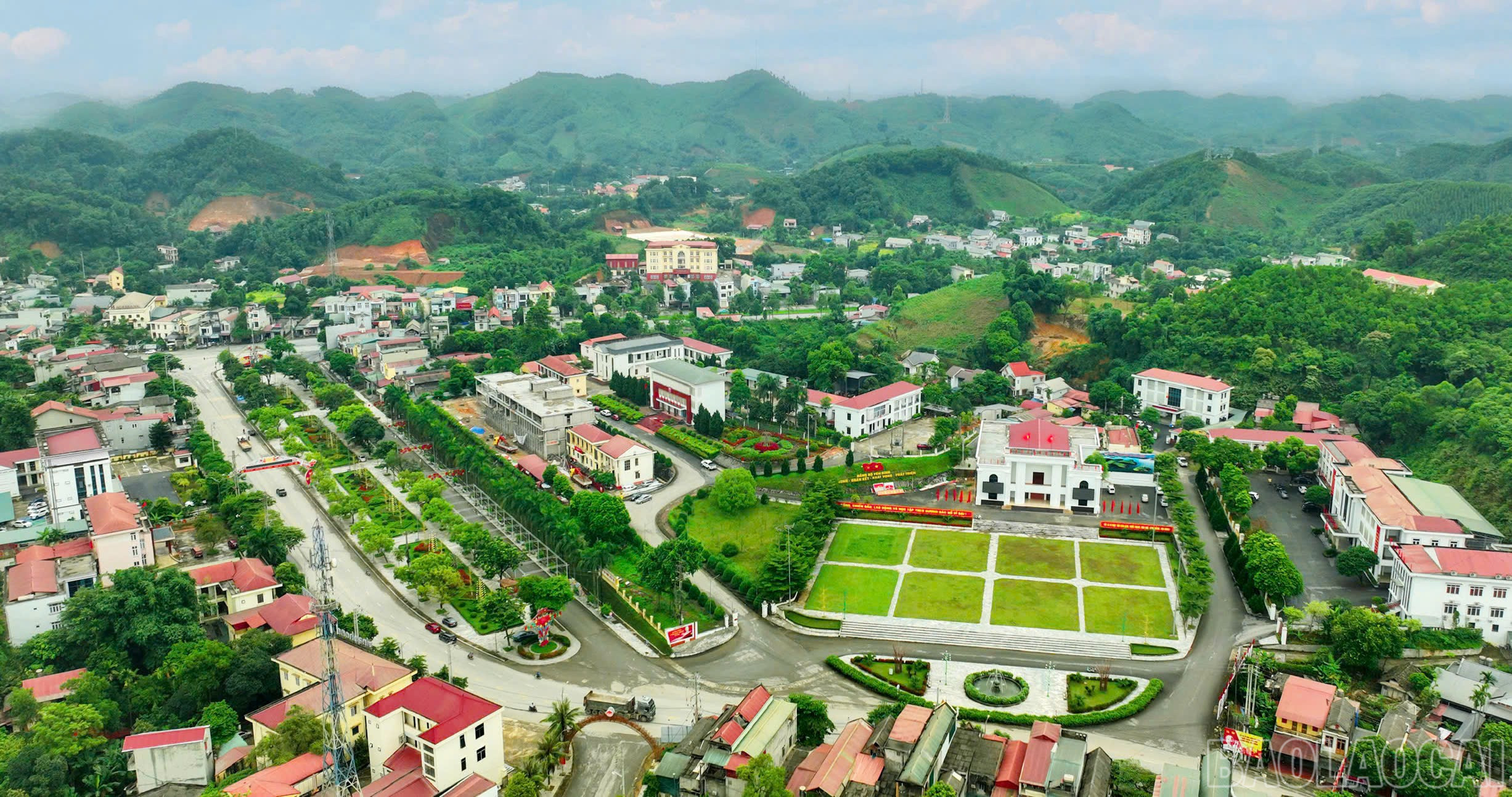 Yên Bình ngày mới. baolaocai-br_z6822401060000-8f40a1c1be537649fe907d9f97300ddc.jpg
